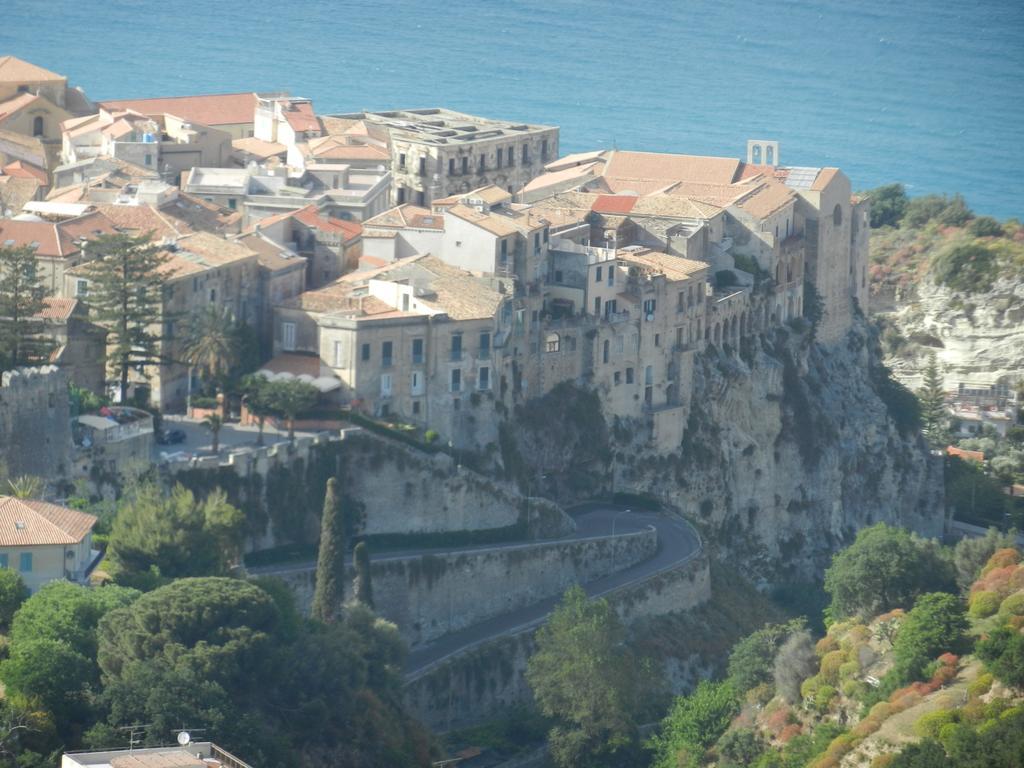 Le Case Del Carmine Con Giardino E Parcheggio A Tropea Extérieur photo
